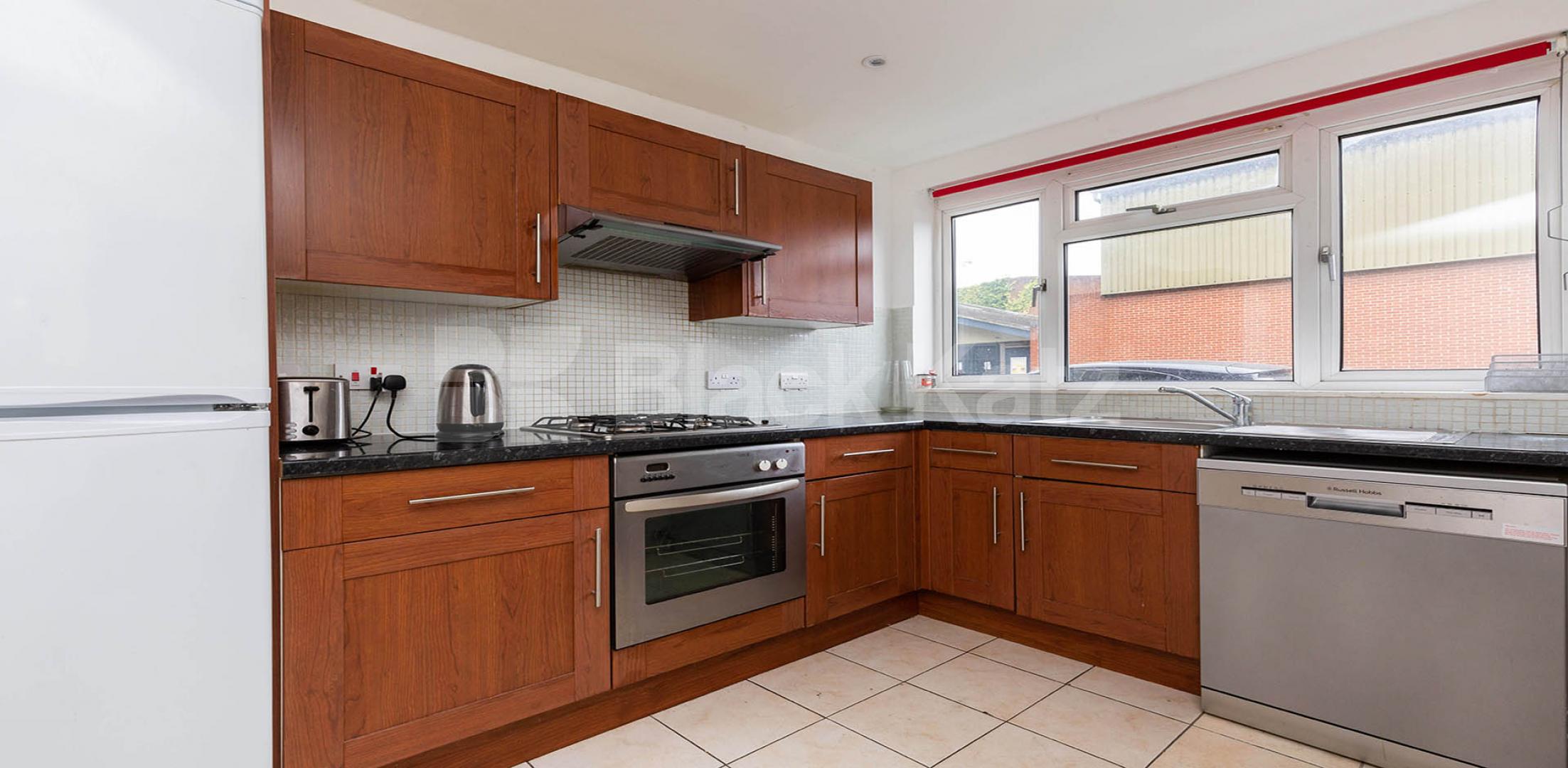 Spacious three double bedroom property  Blundell Street, Caldenonian Road